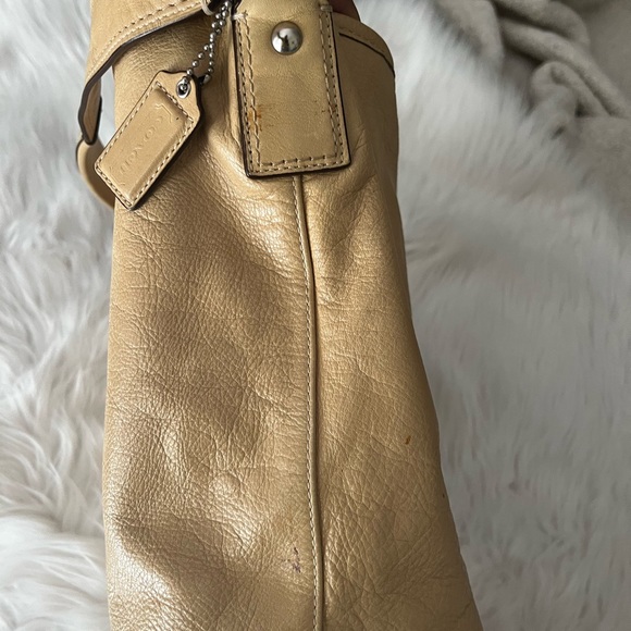 Coach soft leather bag. - Picture 6 of 9